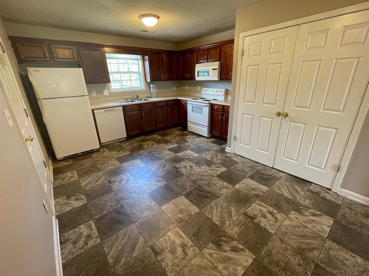 1031 Mcclardy Rd - Photo 5 of 12
