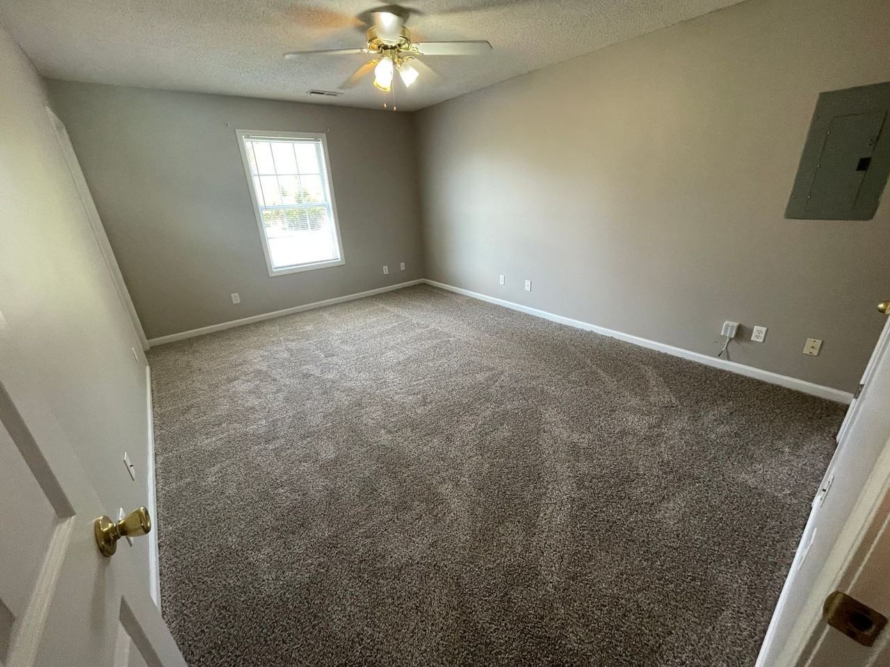 1031 Mcclardy Rd - Photo 6 of 12