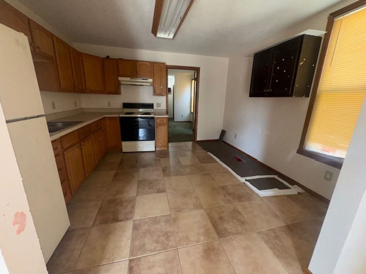 822 W 8th St - Photo 3 of 5