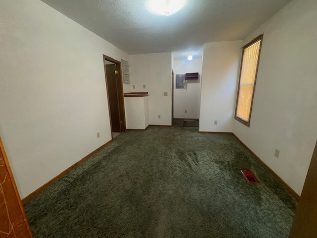 822 W 8th St - Photo 4 of 5