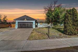 featured image of 601 W Indian Creek Dr