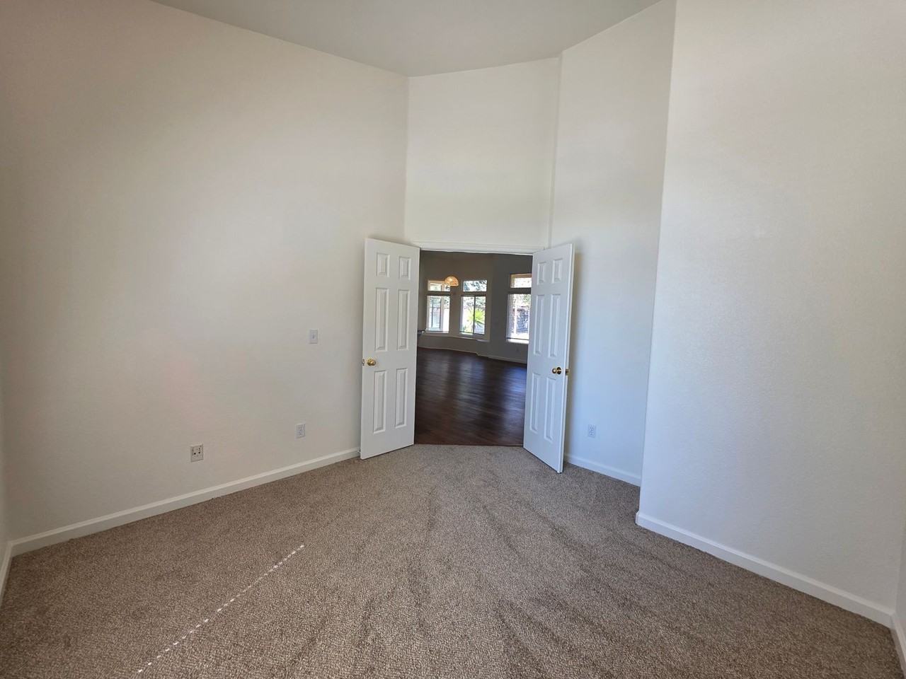 1008 E Arlen Ave - Photo 6 of 40