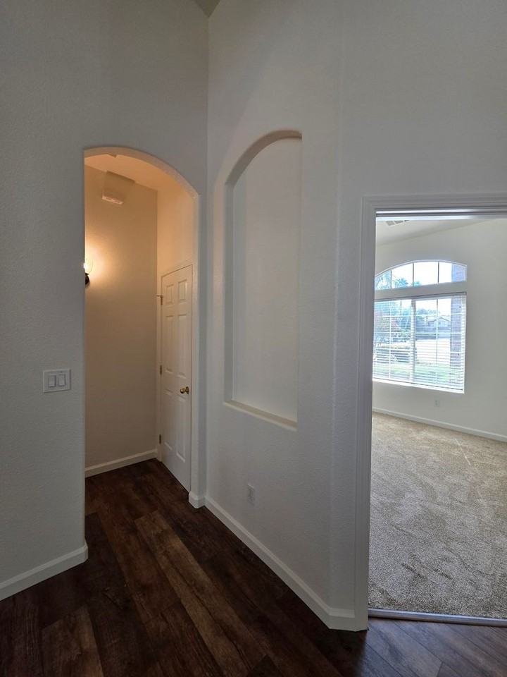 1008 E Arlen Ave - Photo 7 of 40