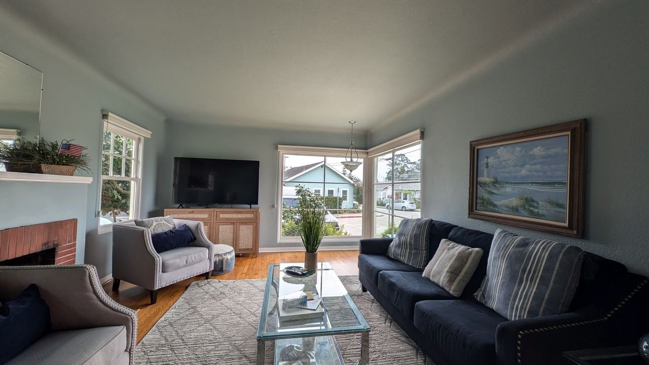 203 Seaview Ave - Photo 4 of 17