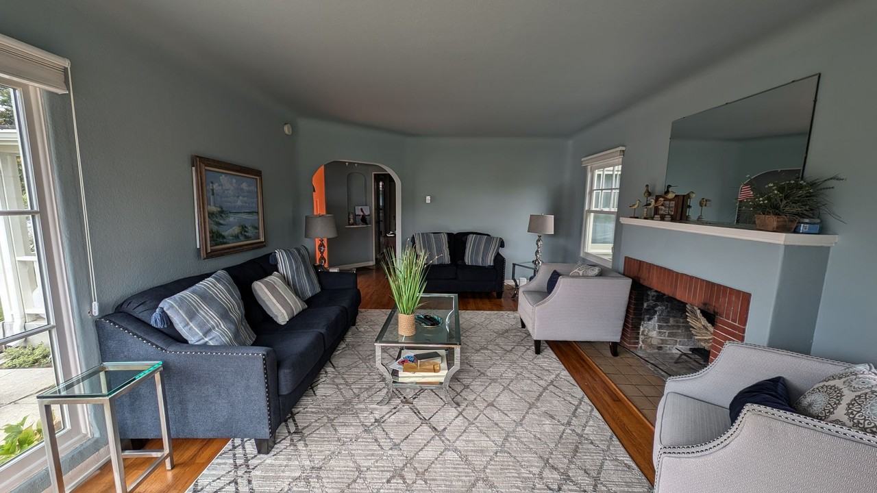 203 Seaview Ave - Photo 5 of 17
