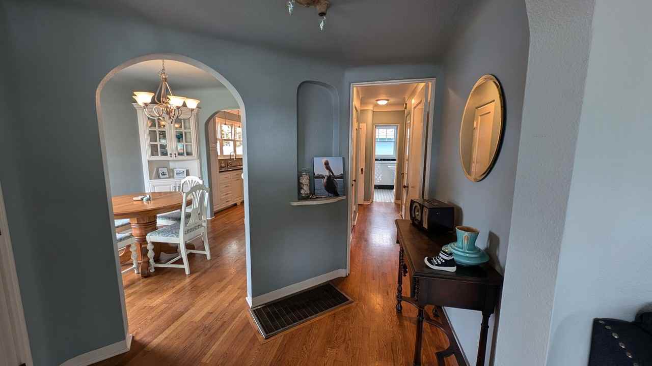 203 Seaview Ave - Photo 6 of 17