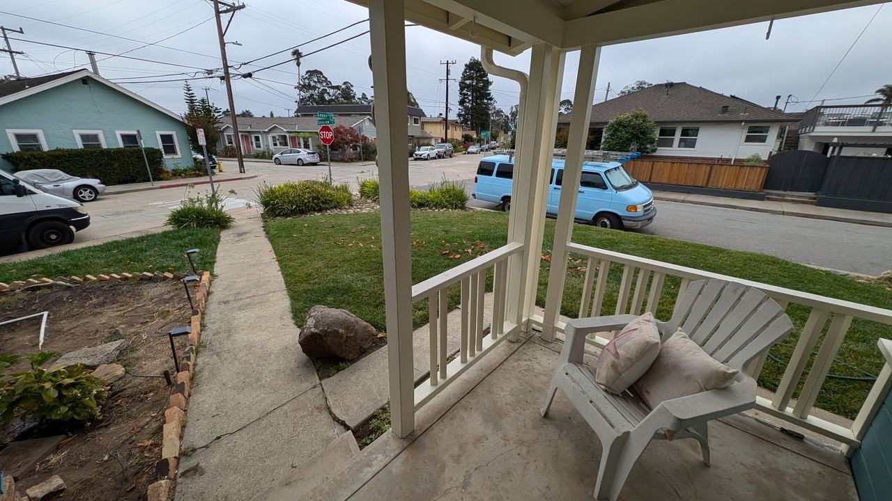 203 Seaview Ave - Photo 4 of 19