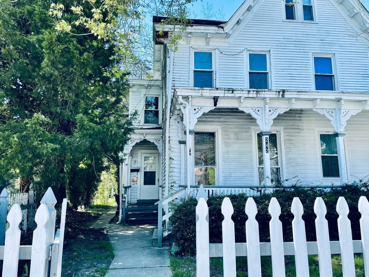 242 E Commerce St - Photo 2 of 21