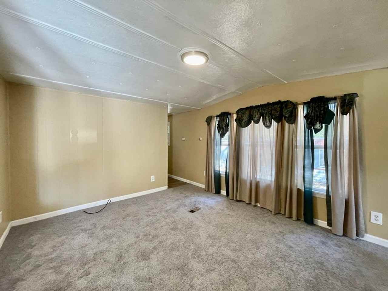 7618 Joseph St - Photo 5 of 20