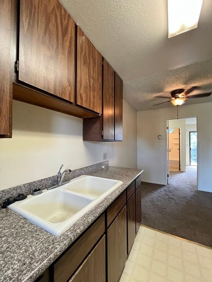 Bridgeview Apartments - Photo 5 of 10