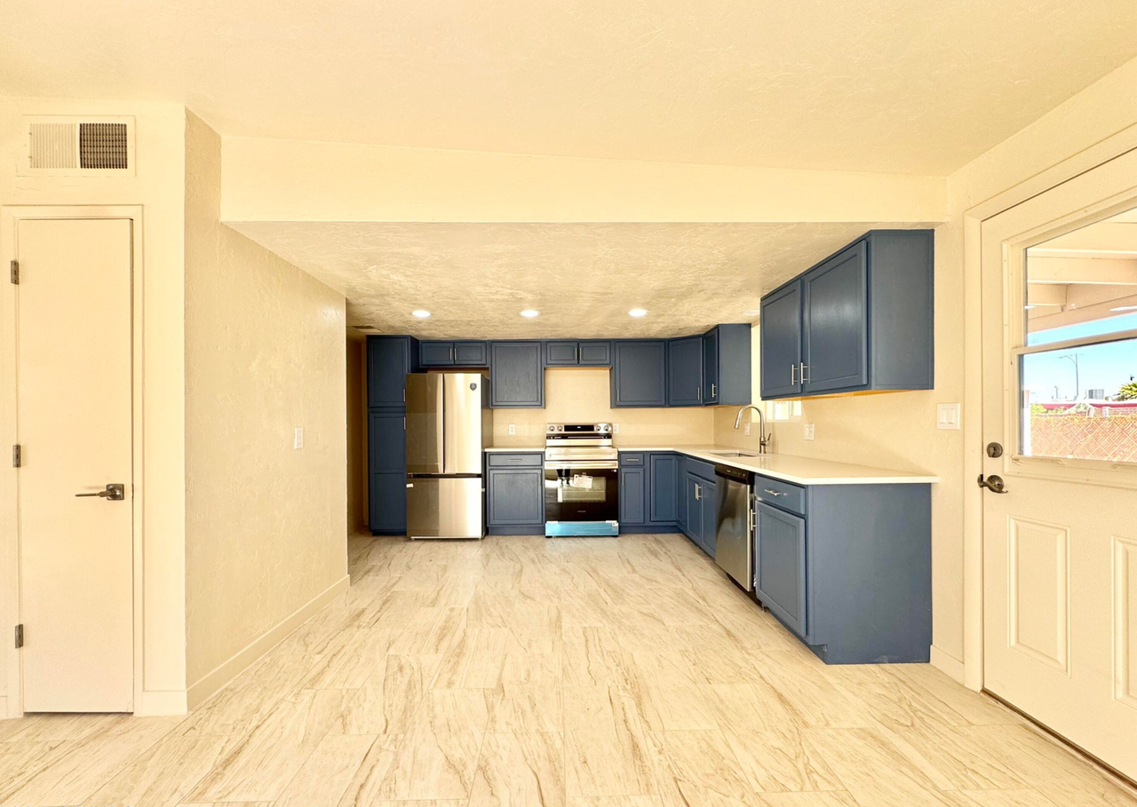 3048 Meadowlark Dr - Photo 3 of 15