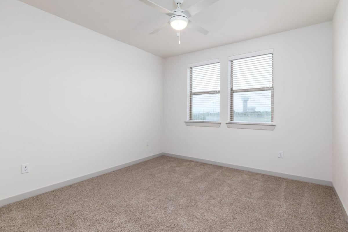 11214 N Fm 620 Rd - Photo 2 of 50