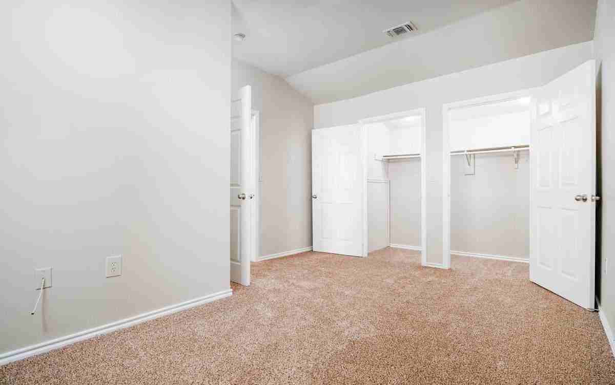 4611 E Houston St - Photo 2 of 17