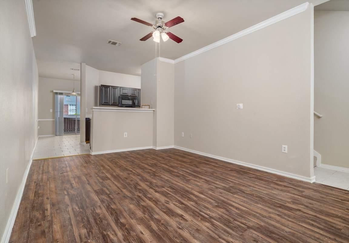 4611 E Houston St - Photo 7 of 17