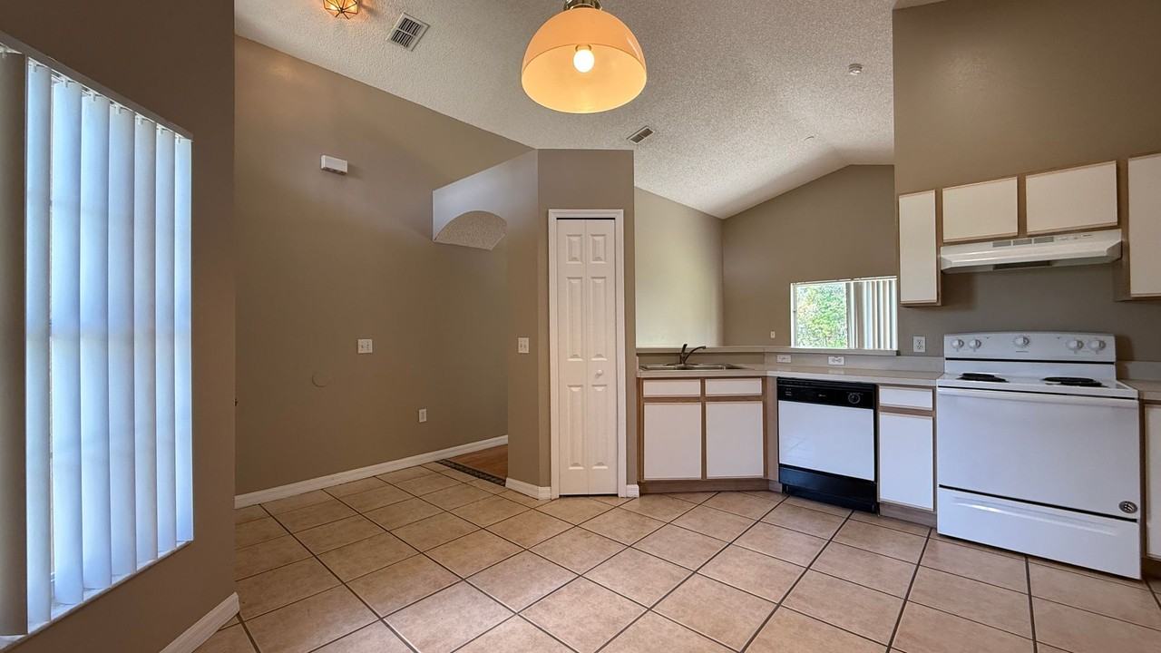 2406 Violet Court - Photo 6 of 30