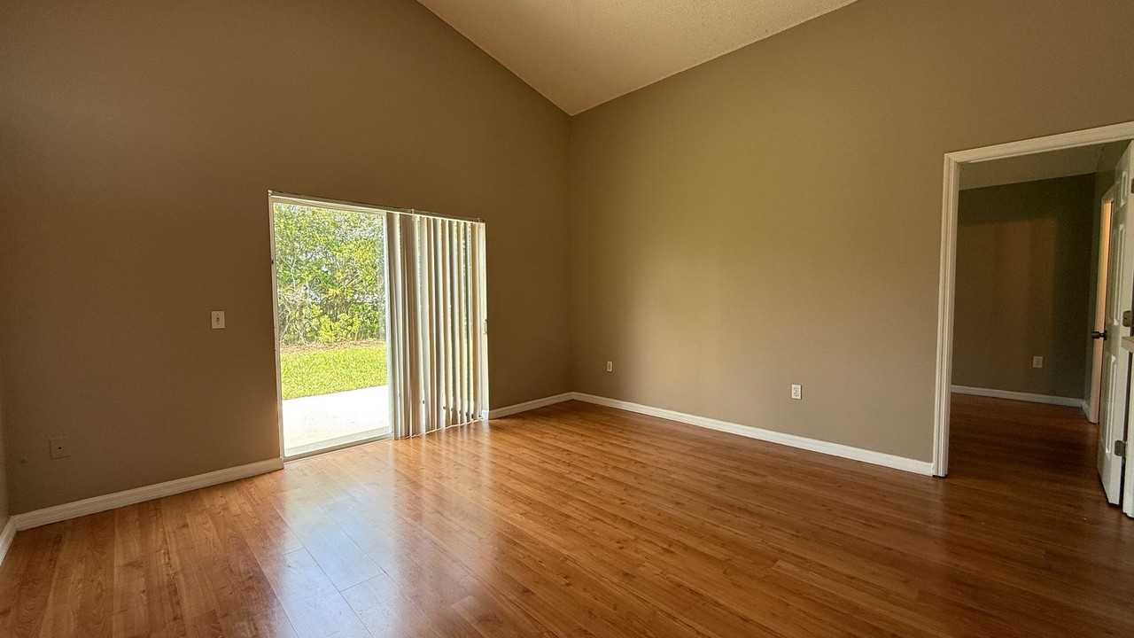 2406 Violet Court - Photo 4 of 30
