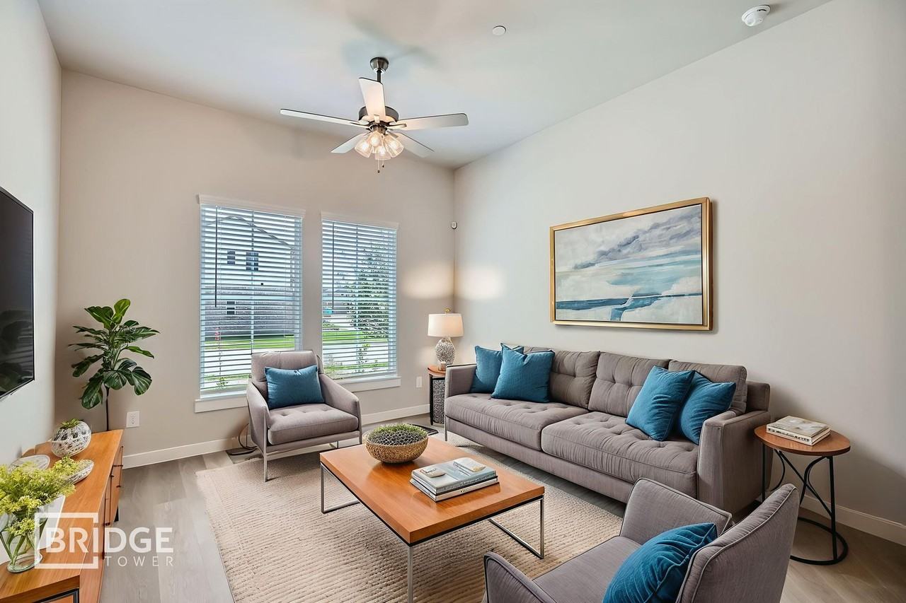 1100 Hudson Way - Photo 2 of 8