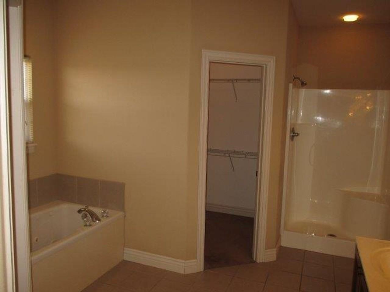 2013 N Cedarwood Ct - Photo 5 of 12