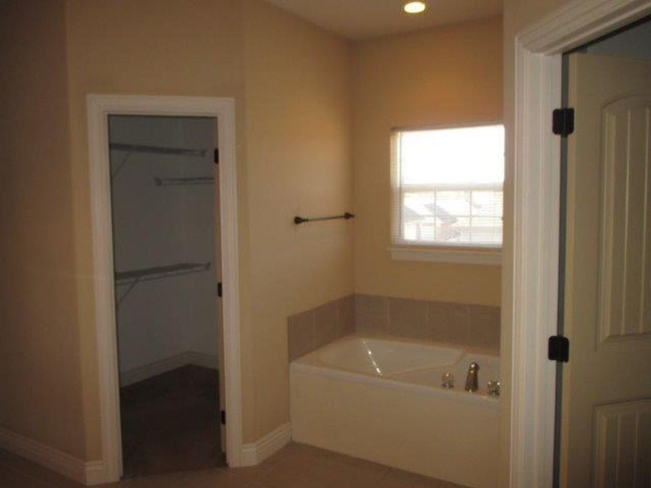 2013 N Cedarwood Ct - Photo 6 of 12