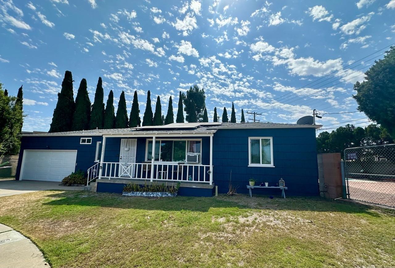 5221 Rombough Pl - Photo 2 of 50