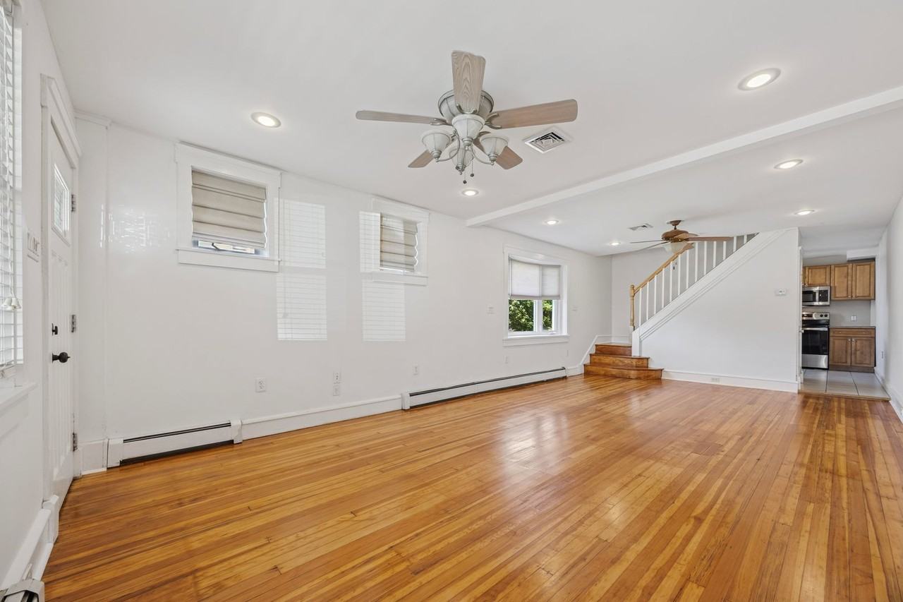 110 W 8th Ave - Photo 2 of 12
