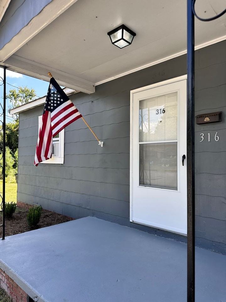 316 Little St - Photo 2 of 8