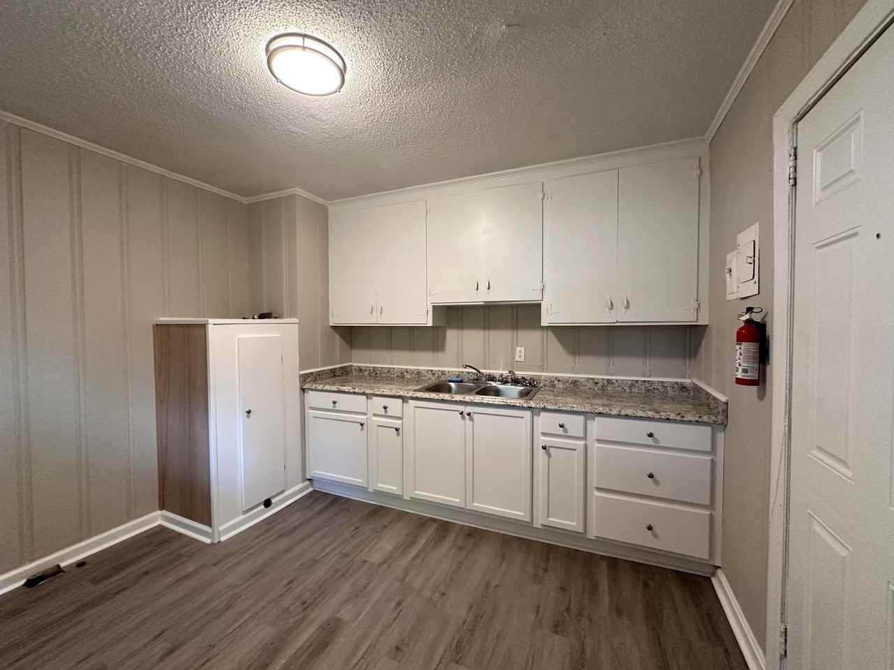 316 Little St - Photo 5 of 8