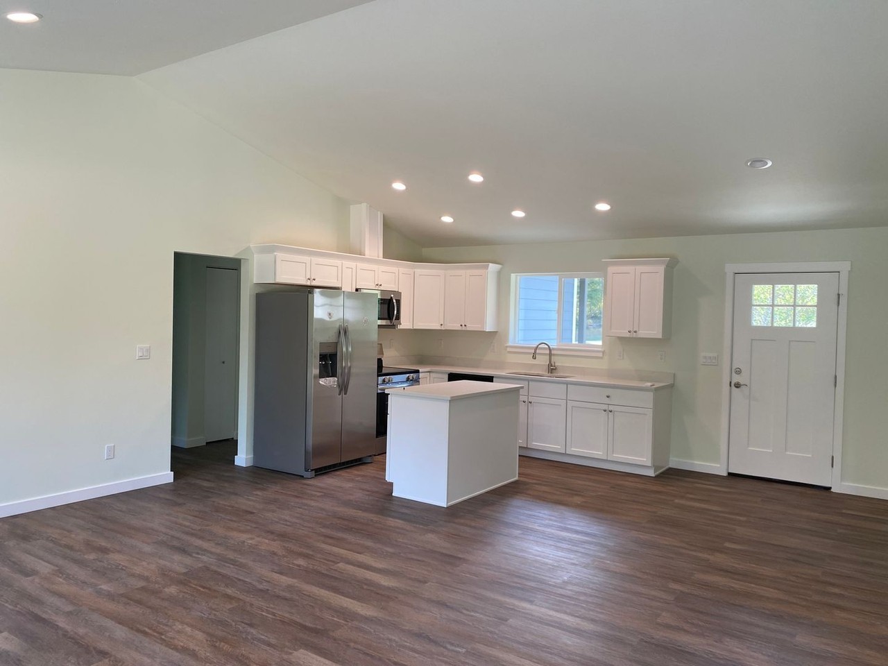 201 E Brazier Ln - Photo 3 of 19
