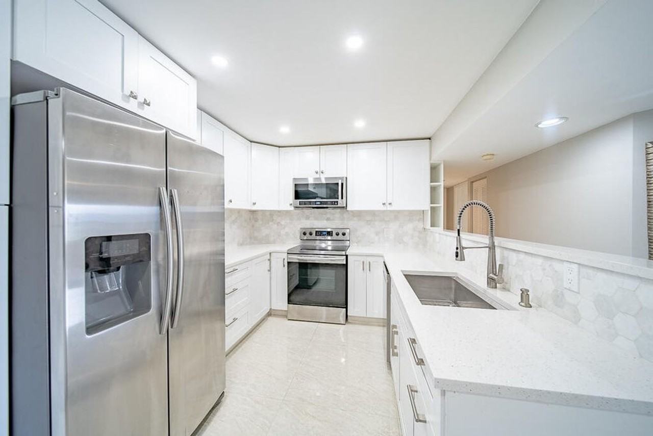 13810 Oneida Dr Apt C2 - Photo 2 of 22