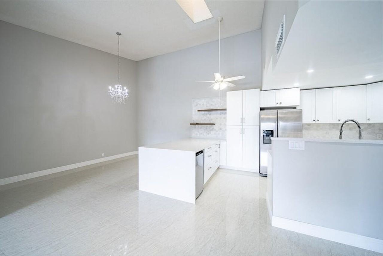 13810 Oneida Dr Apt C2 - Photo 5 of 22