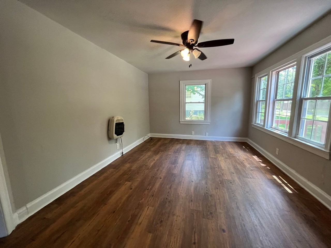 616 South Ave Sw - Photo 5 of 13