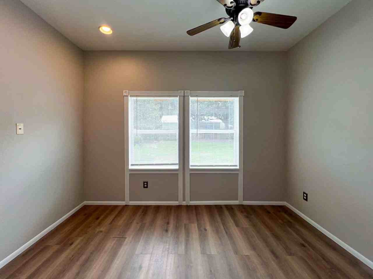 1818 Ne 17th Way - Photo 5 of 21