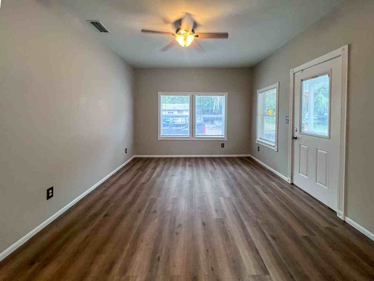 1818 Ne 17th Way - Photo 7 of 21
