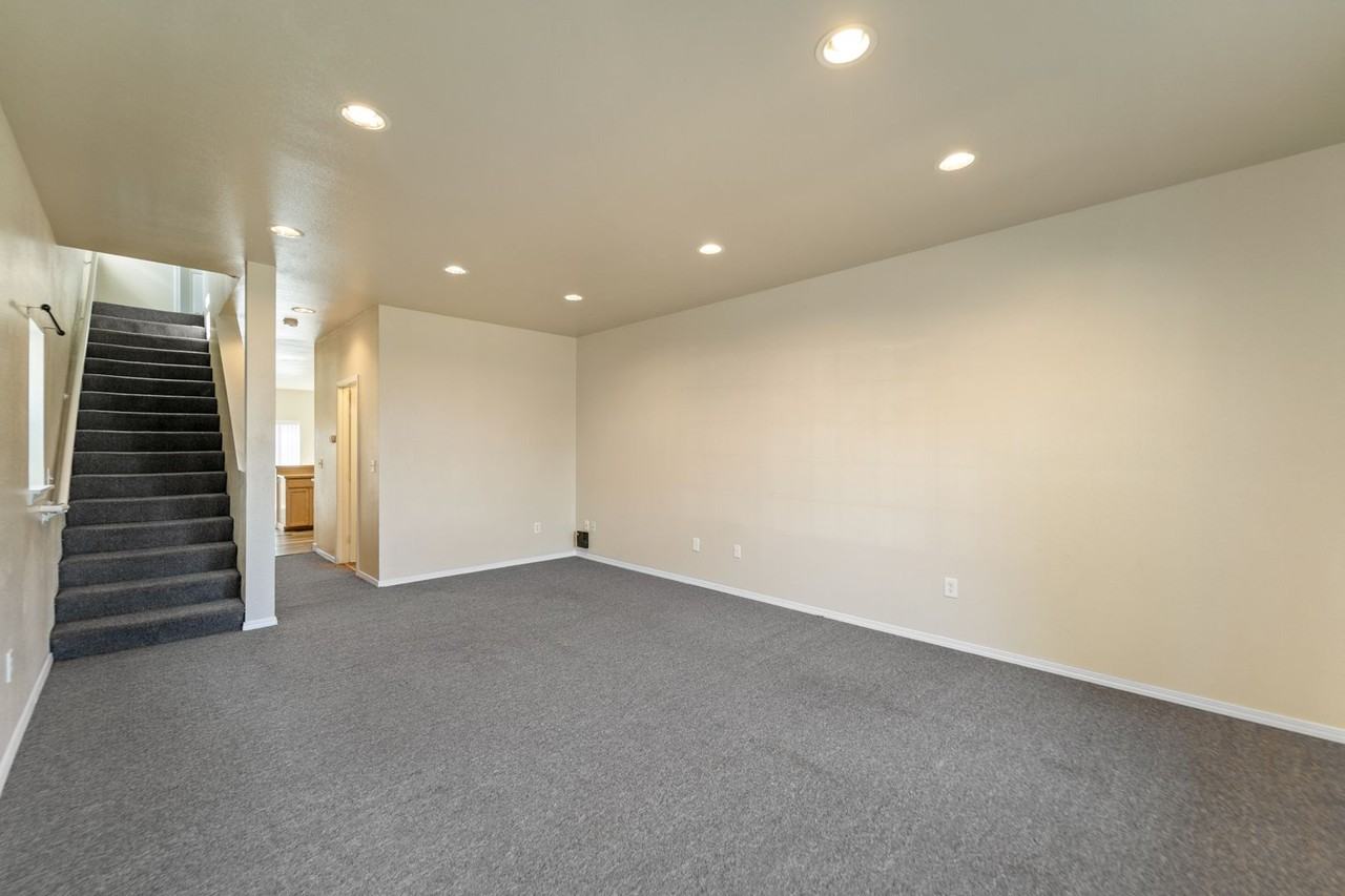 2016 S J St - Photo 4 of 15