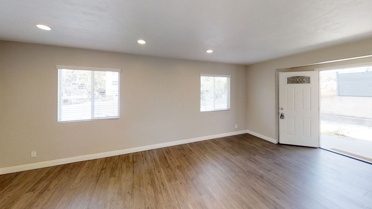 4820 College Ave - Photo 5 of 24