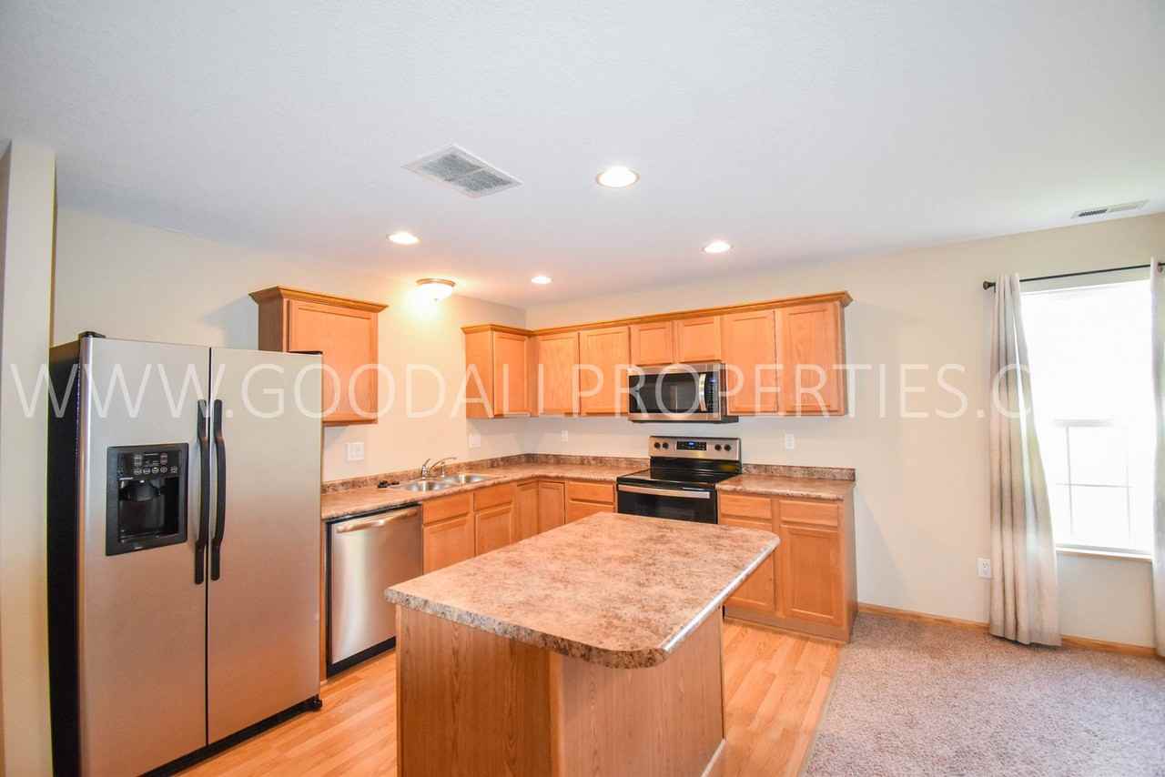 1103 Blackstone Ln - Photo 2 of 24