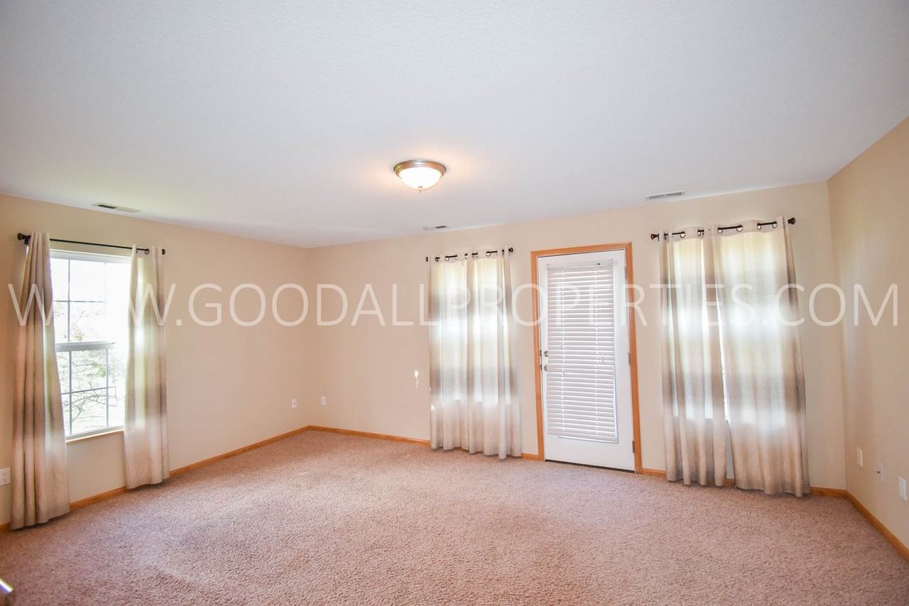 1103 Blackstone Ln - Photo 3 of 24