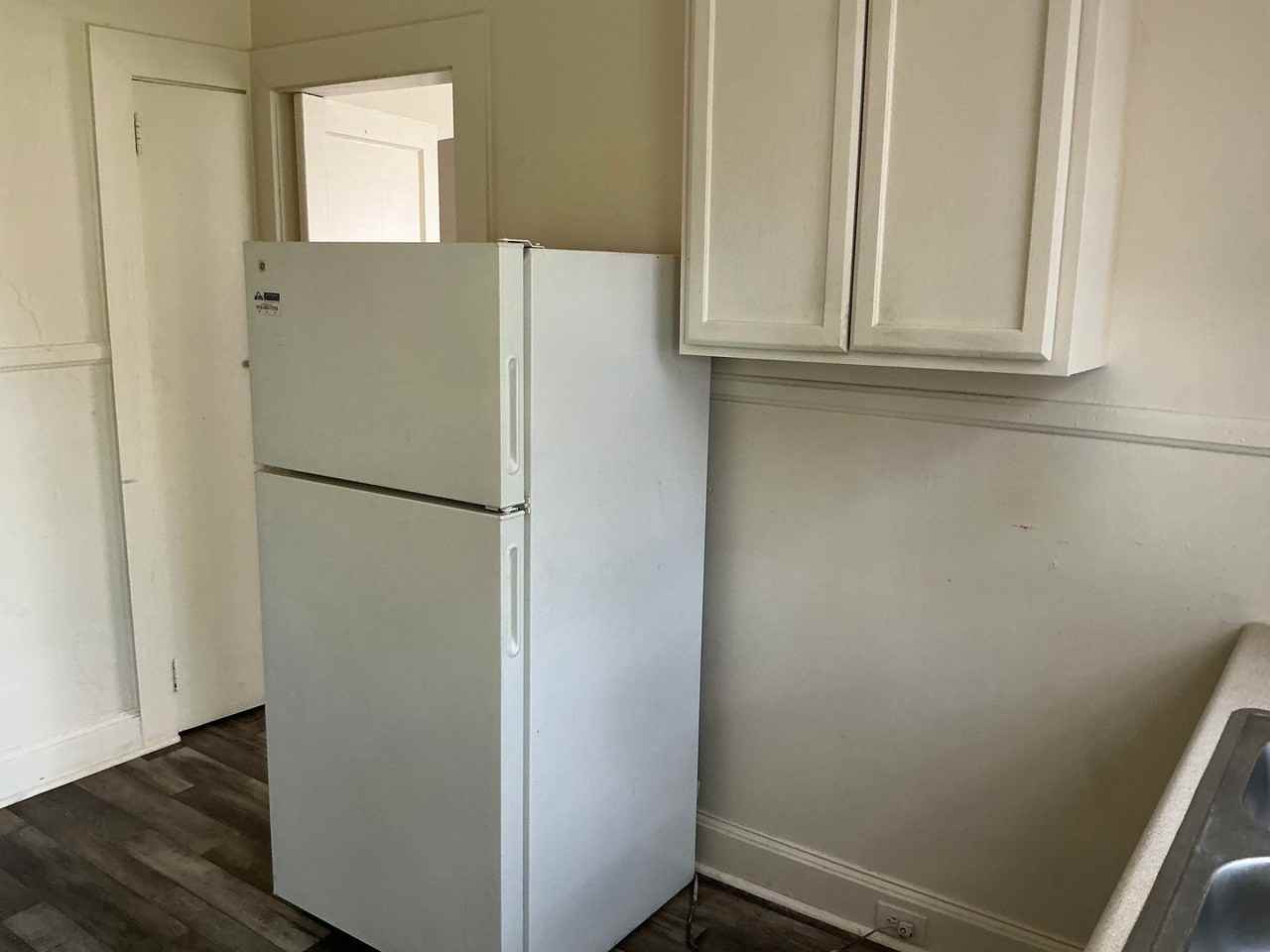 1314 Carswell Ave - Photo 3 of 15