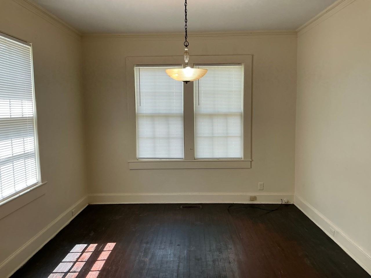 1314 Carswell Ave - Photo 5 of 15