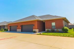 featured image of 3023 W Cardinal St