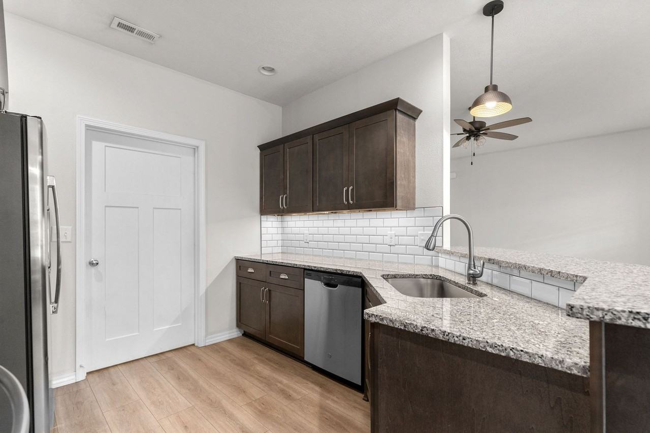 3023 West Cardinal Street - Photo 5 of 19