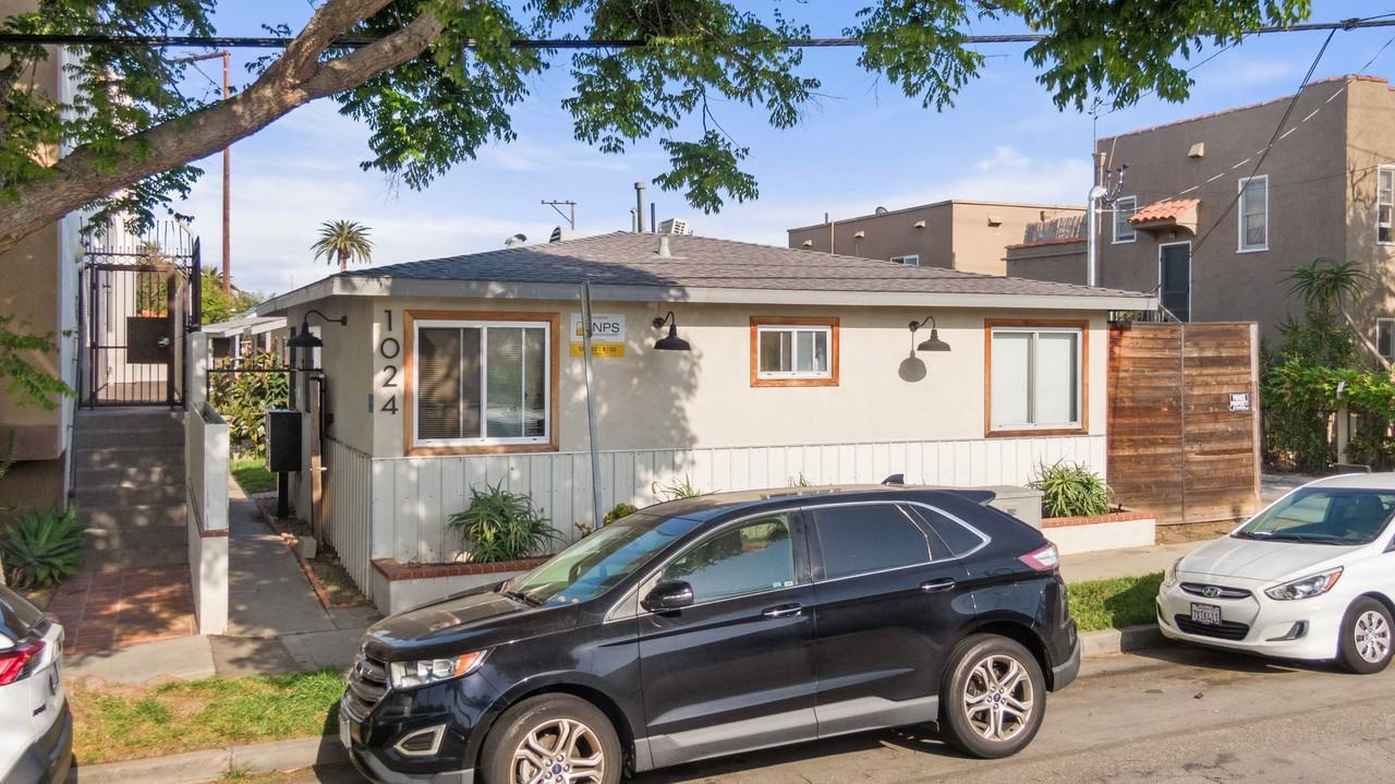 1024 Loma Avenue - Photo 2 of 4