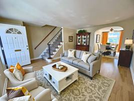 featured image of 2433 Mercer St