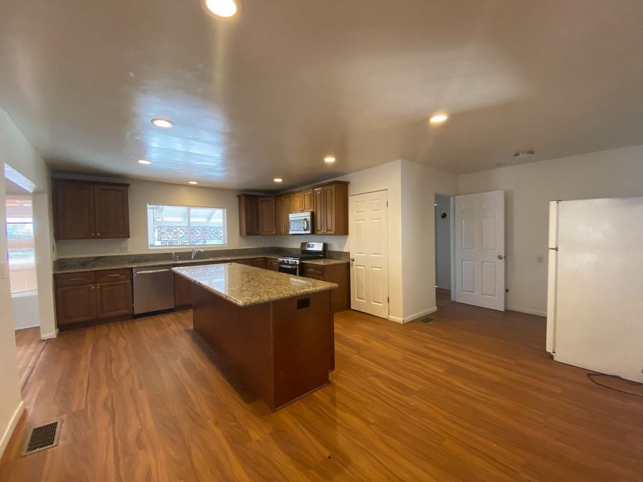 5035 College Avenue - Photo 5 of 24