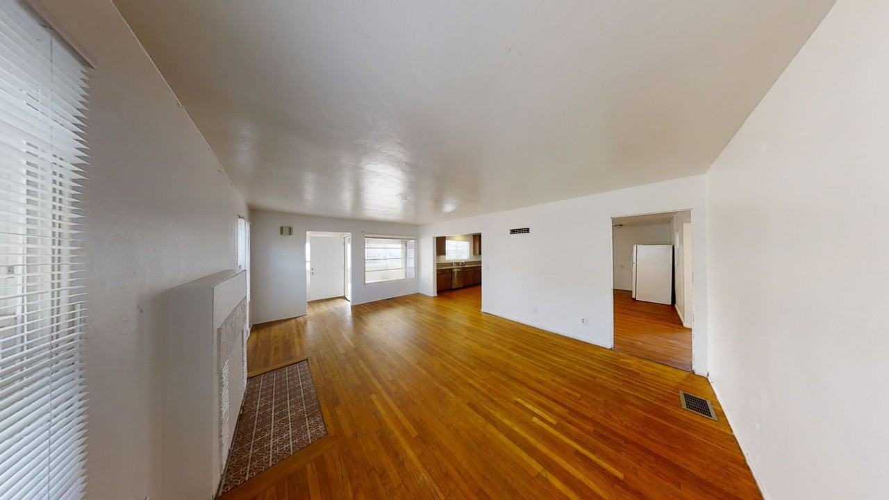 5035 College Avenue - Photo 7 of 24