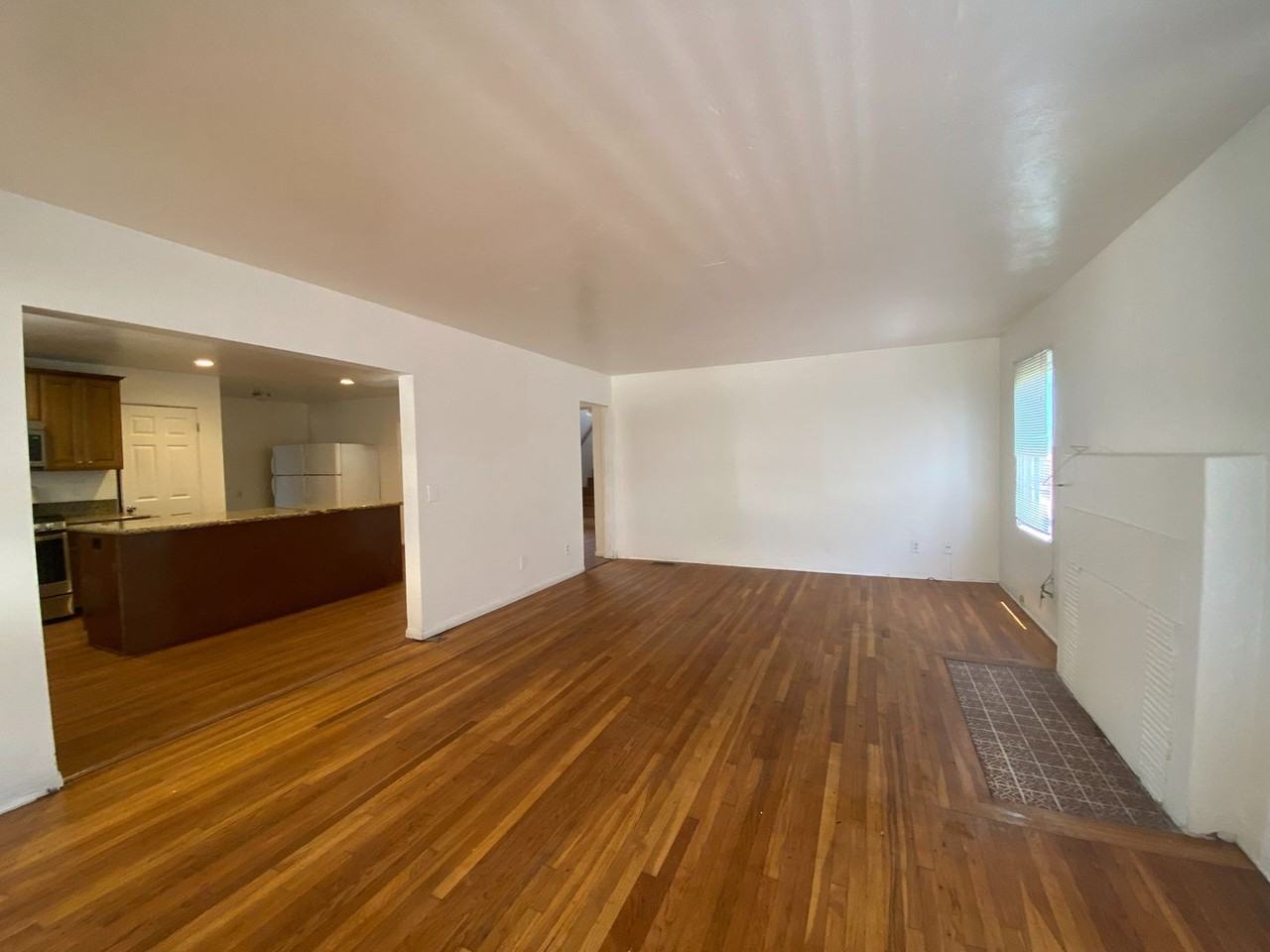 5035 College Ave - Photo 7 of 25