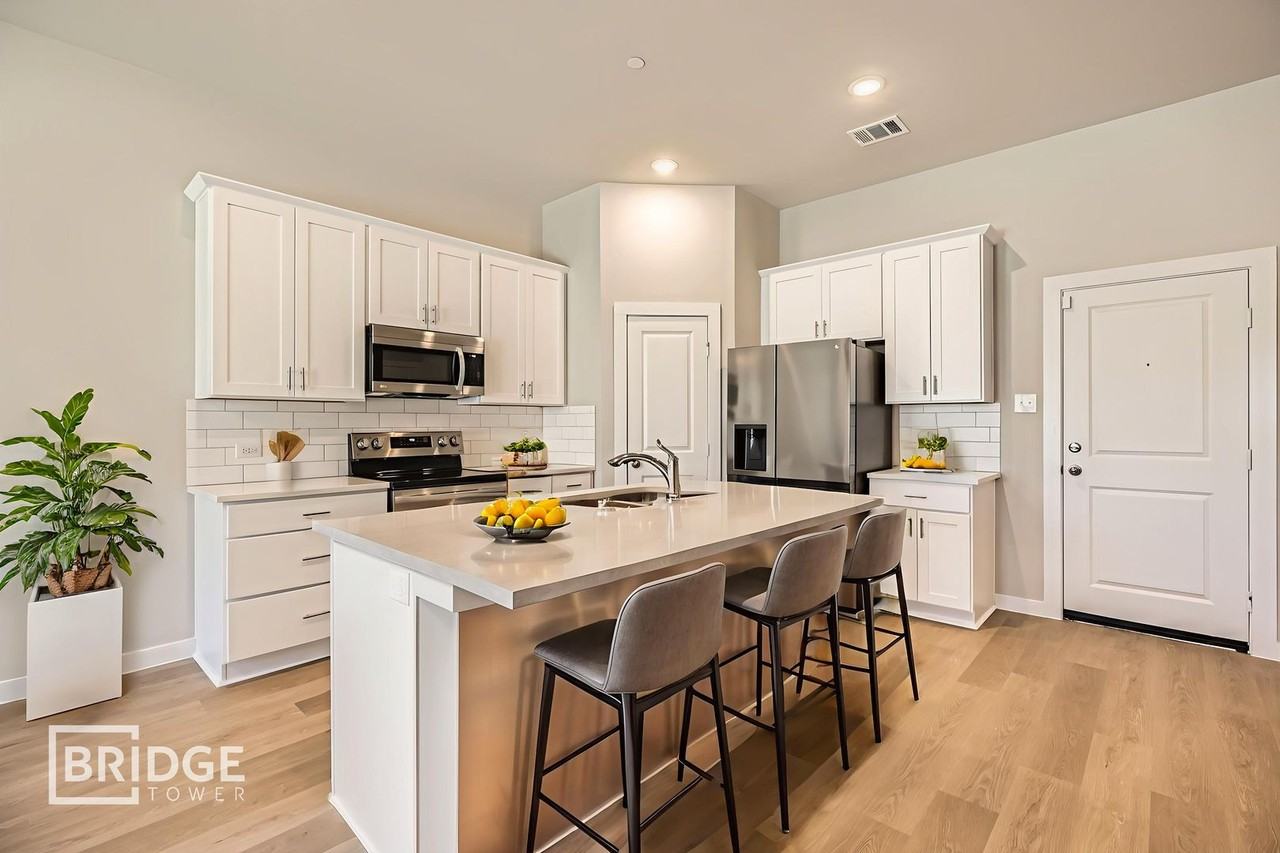 1112 Hudson Way - Photo 2 of 6