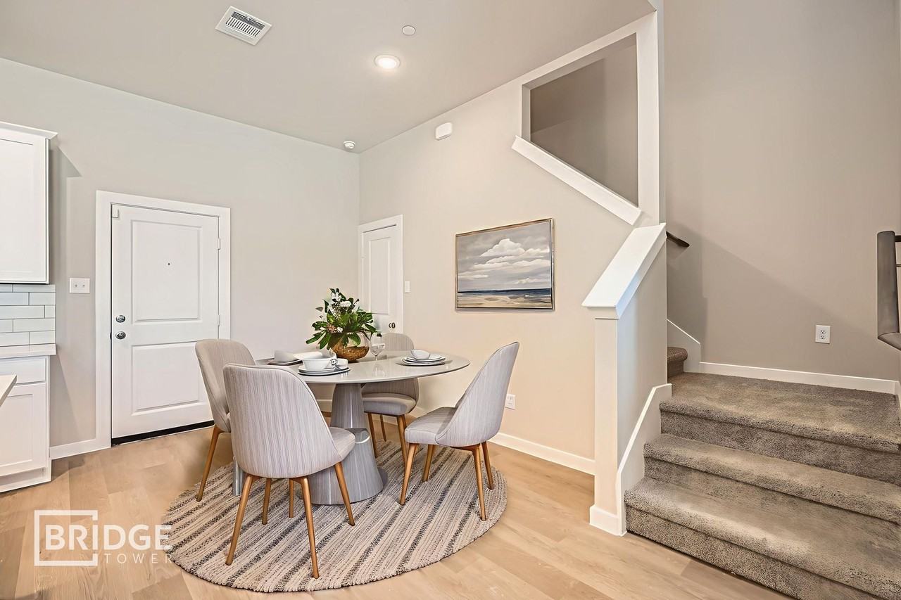 1136 Hudson Way - Photo 2 of 6