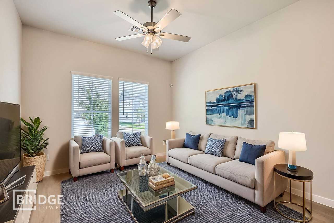 1136 Hudson Way - Photo 3 of 6