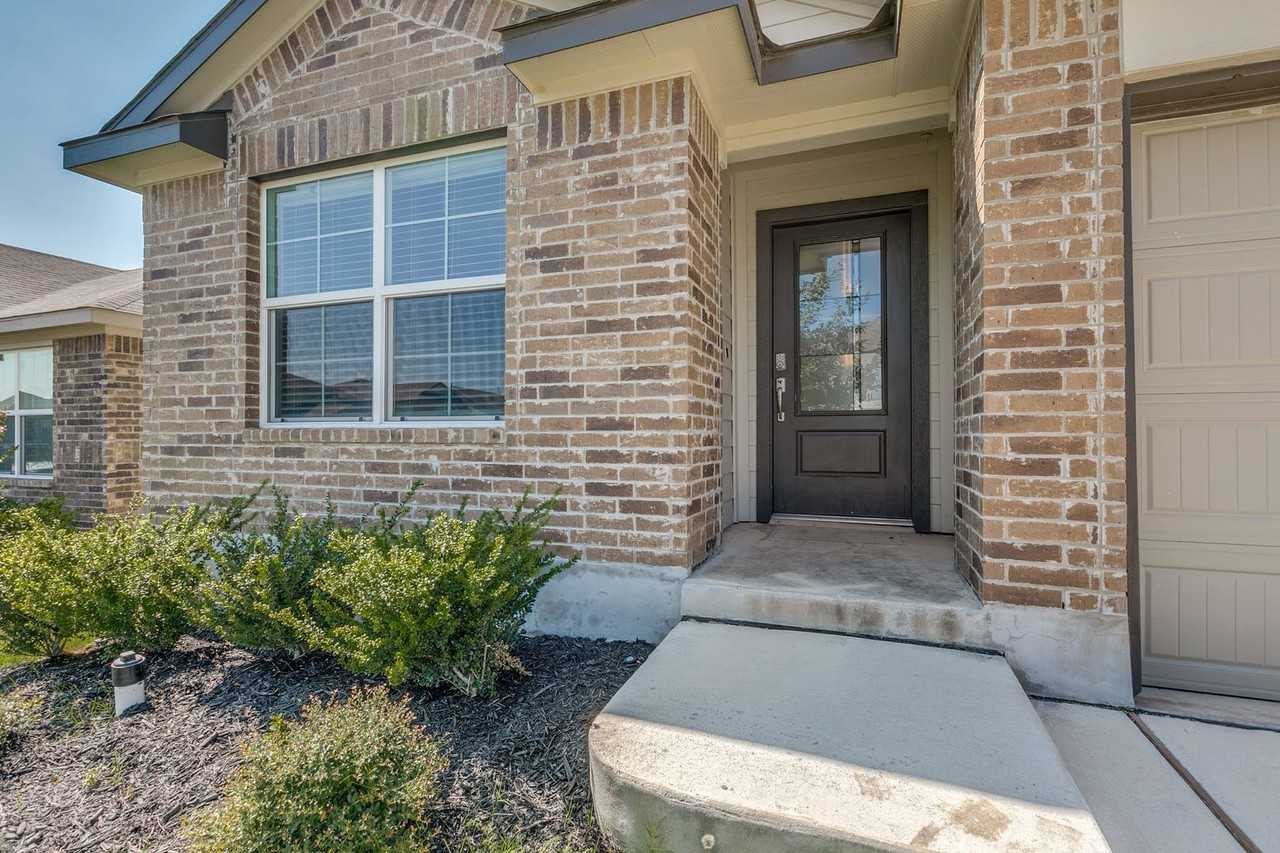 13906 Trinity Cv - Photo 2 of 25